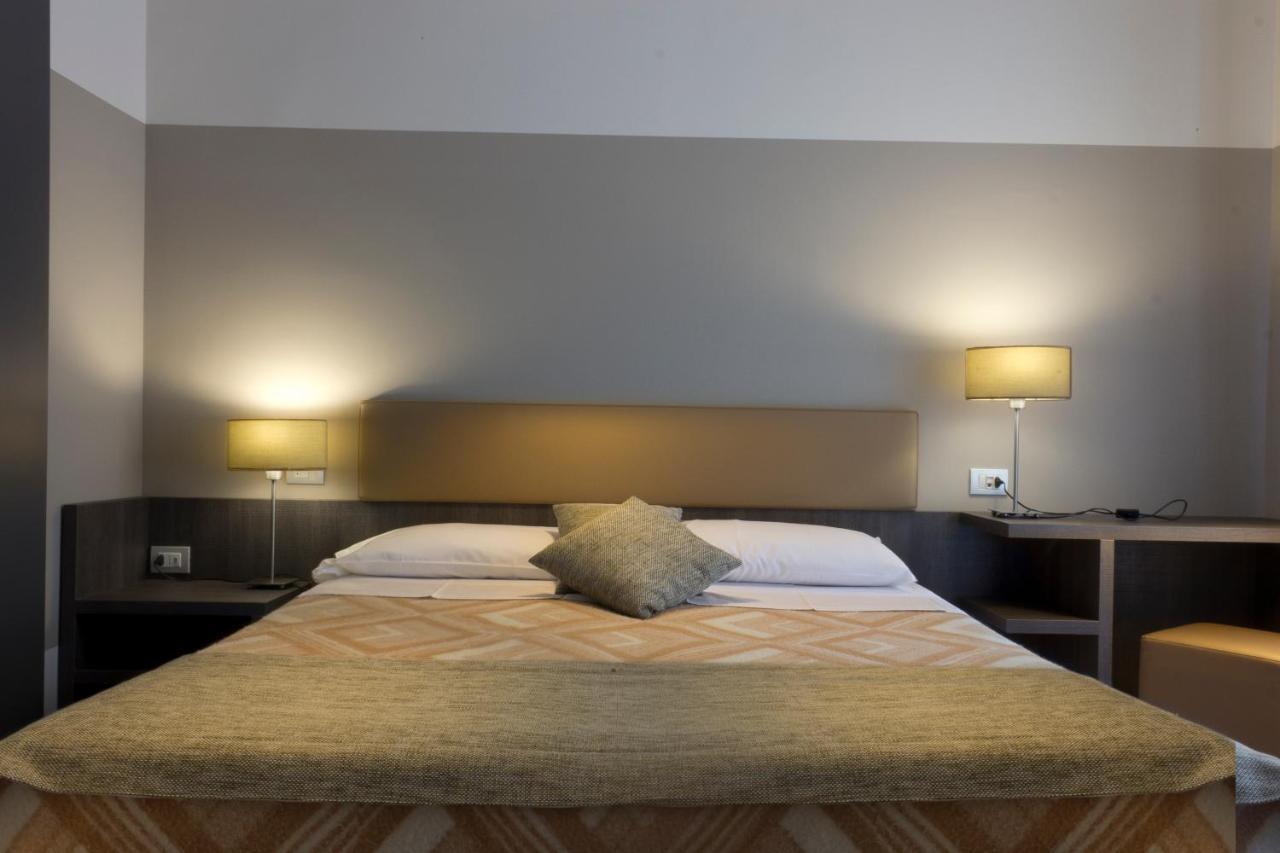 Hotel Desiree - Garda Lake Collection سيرمِيوني المظهر الخارجي الصورة