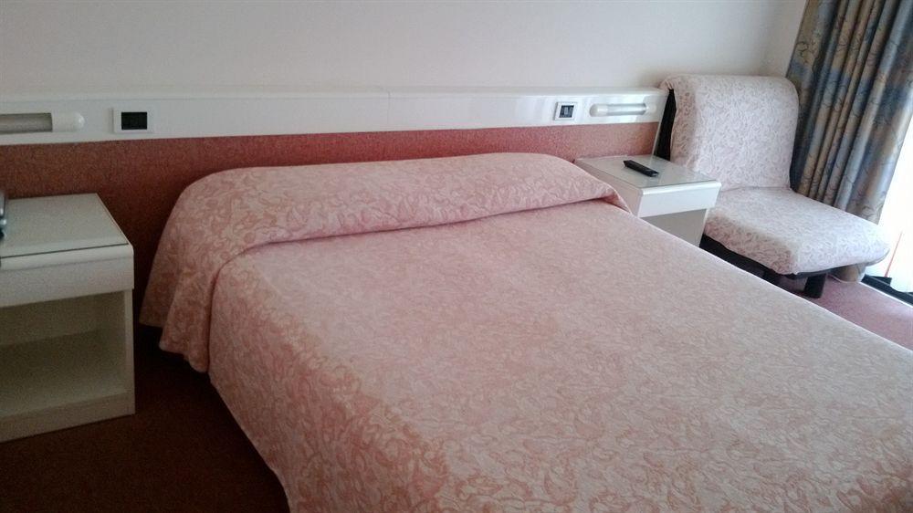 Hotel Desiree - Garda Lake Collection سيرمِيوني المظهر الخارجي الصورة