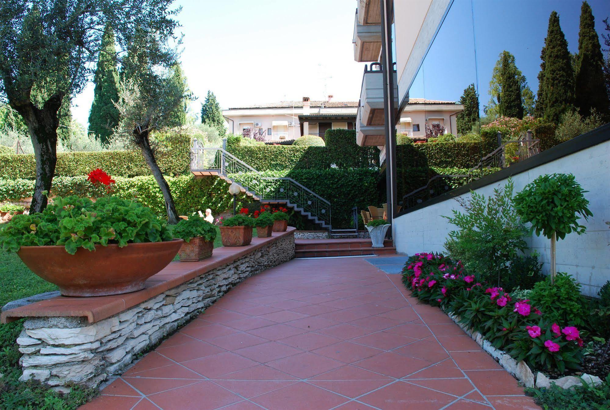 Hotel Desiree - Garda Lake Collection سيرمِيوني المظهر الخارجي الصورة