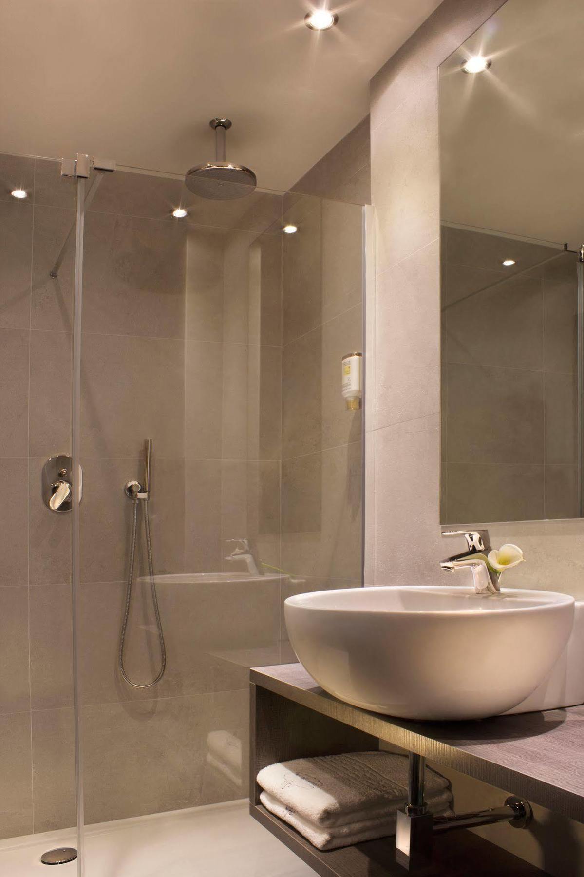 Hotel Desiree - Garda Lake Collection سيرمِيوني المظهر الخارجي الصورة
