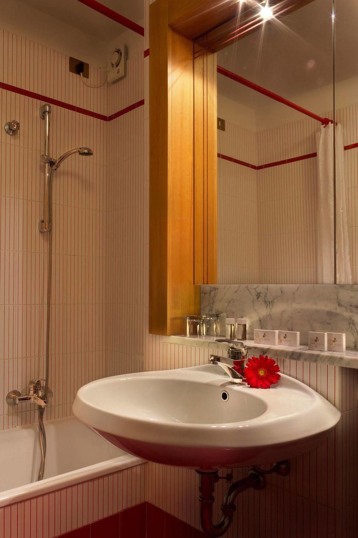 Hotel Desiree - Garda Lake Collection سيرمِيوني المظهر الخارجي الصورة